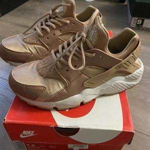 Nike Huarache Rose Gold